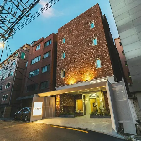 Sinchon Local Friends Hotel