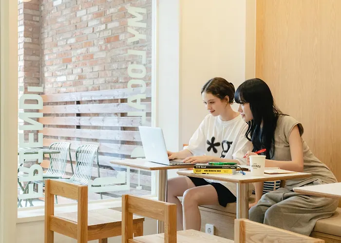 Sinchon Local Friends Hotel
