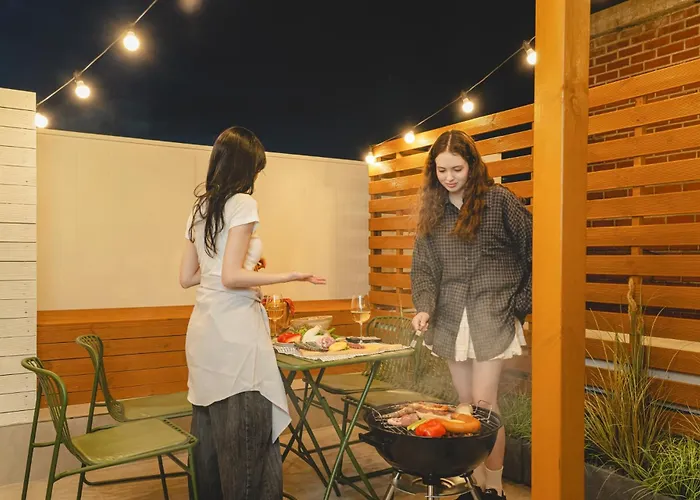 Sinchon Local Friends 3* Seul