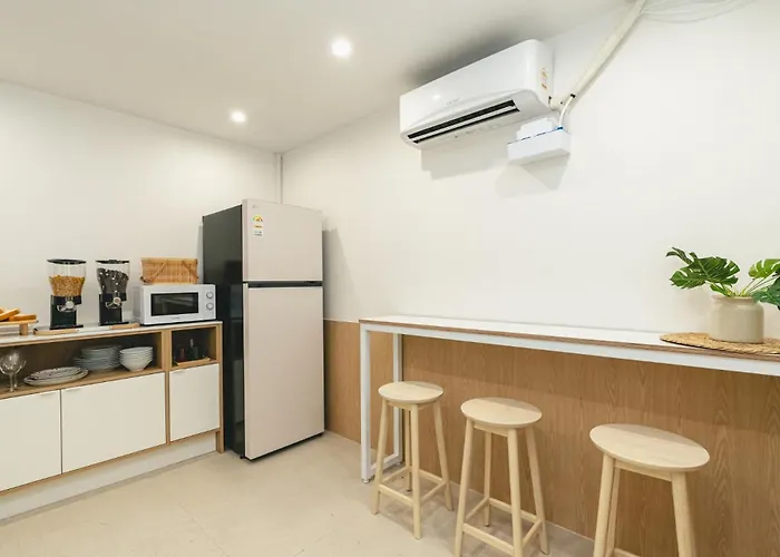 Sinchon Local Friends 3* Seul
